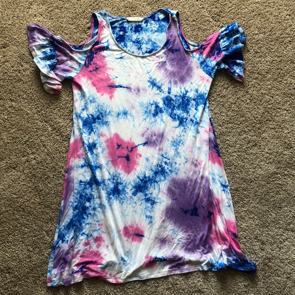 Tye dye peek a boo shoulder dress
